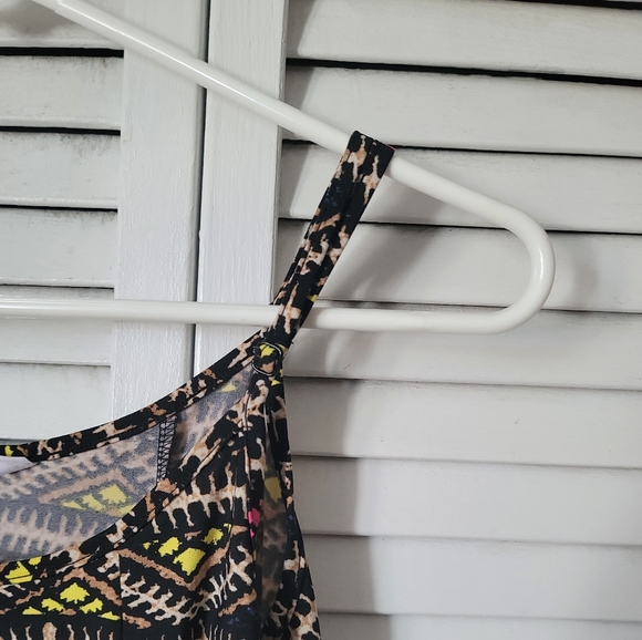 BCBG Patterned Crop Top, Size XS - Picture 5 of 9